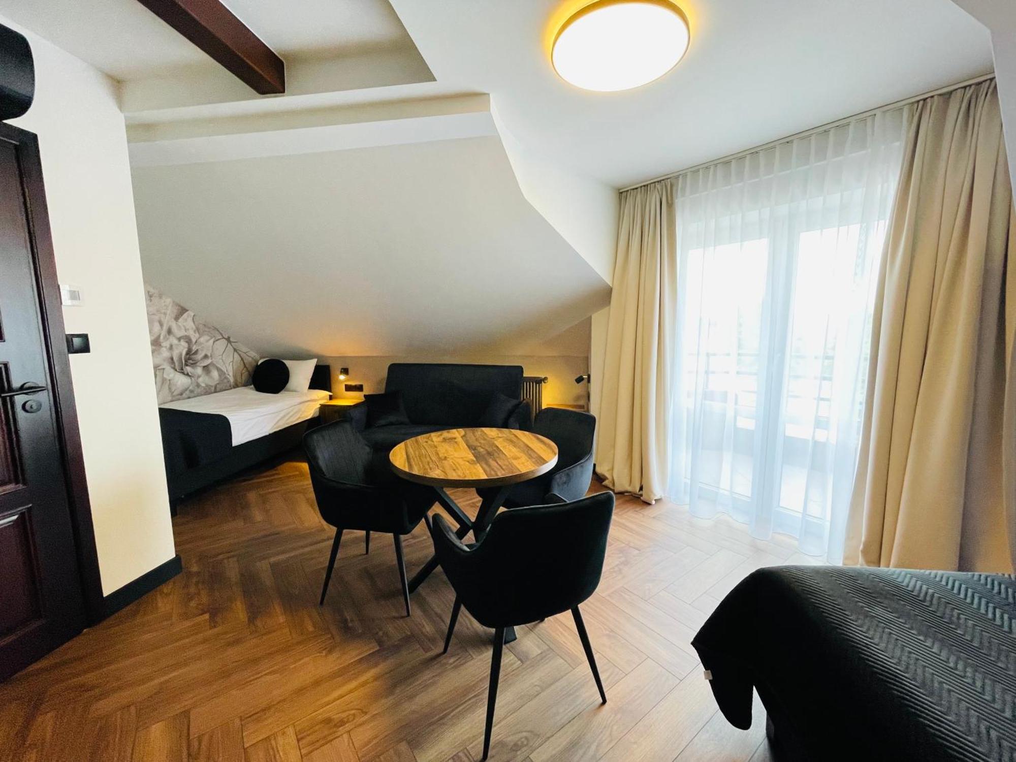 Hotel Millennium Przasnysz Buitenkant foto