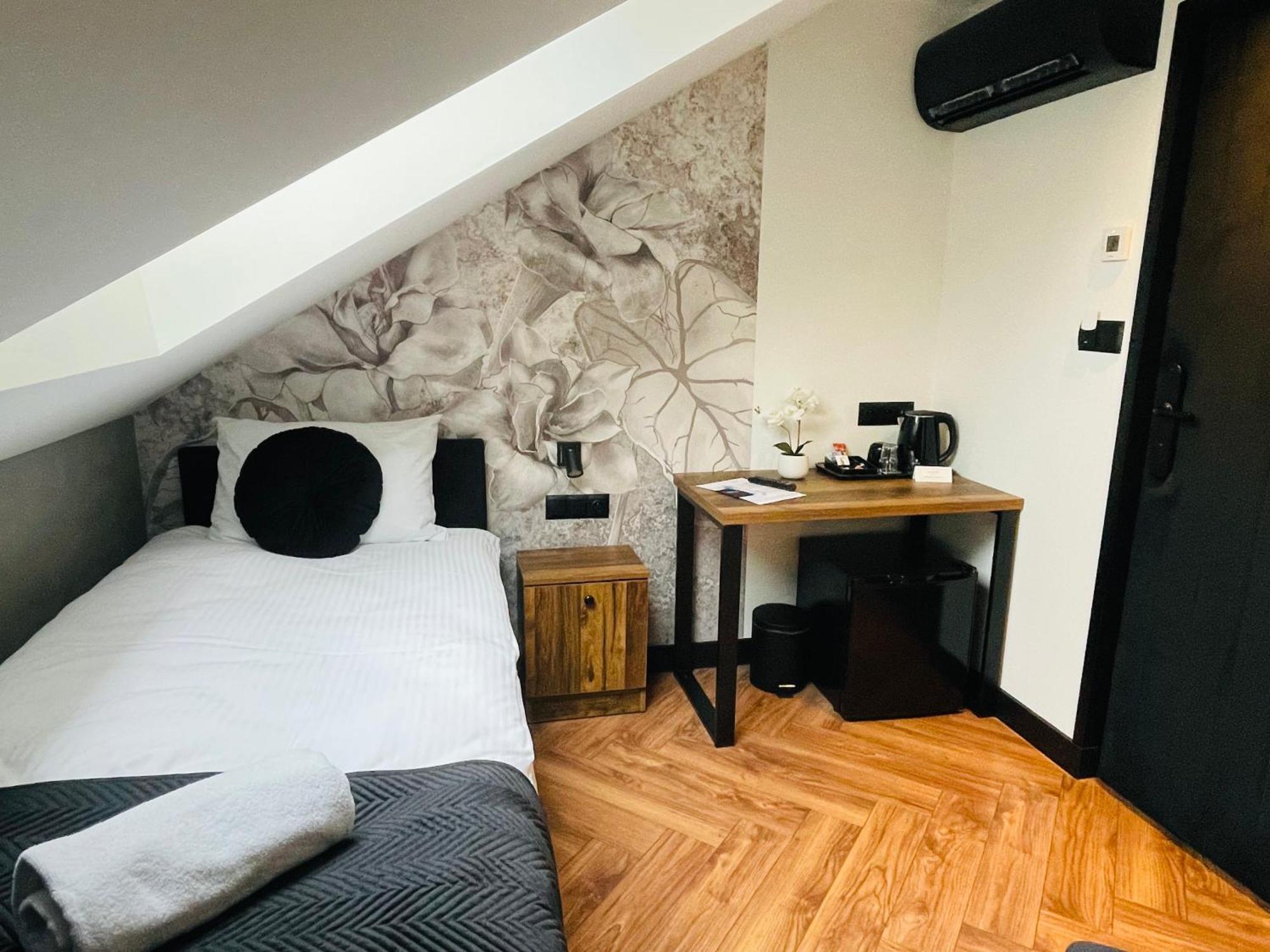 Hotel Millennium Przasnysz Buitenkant foto