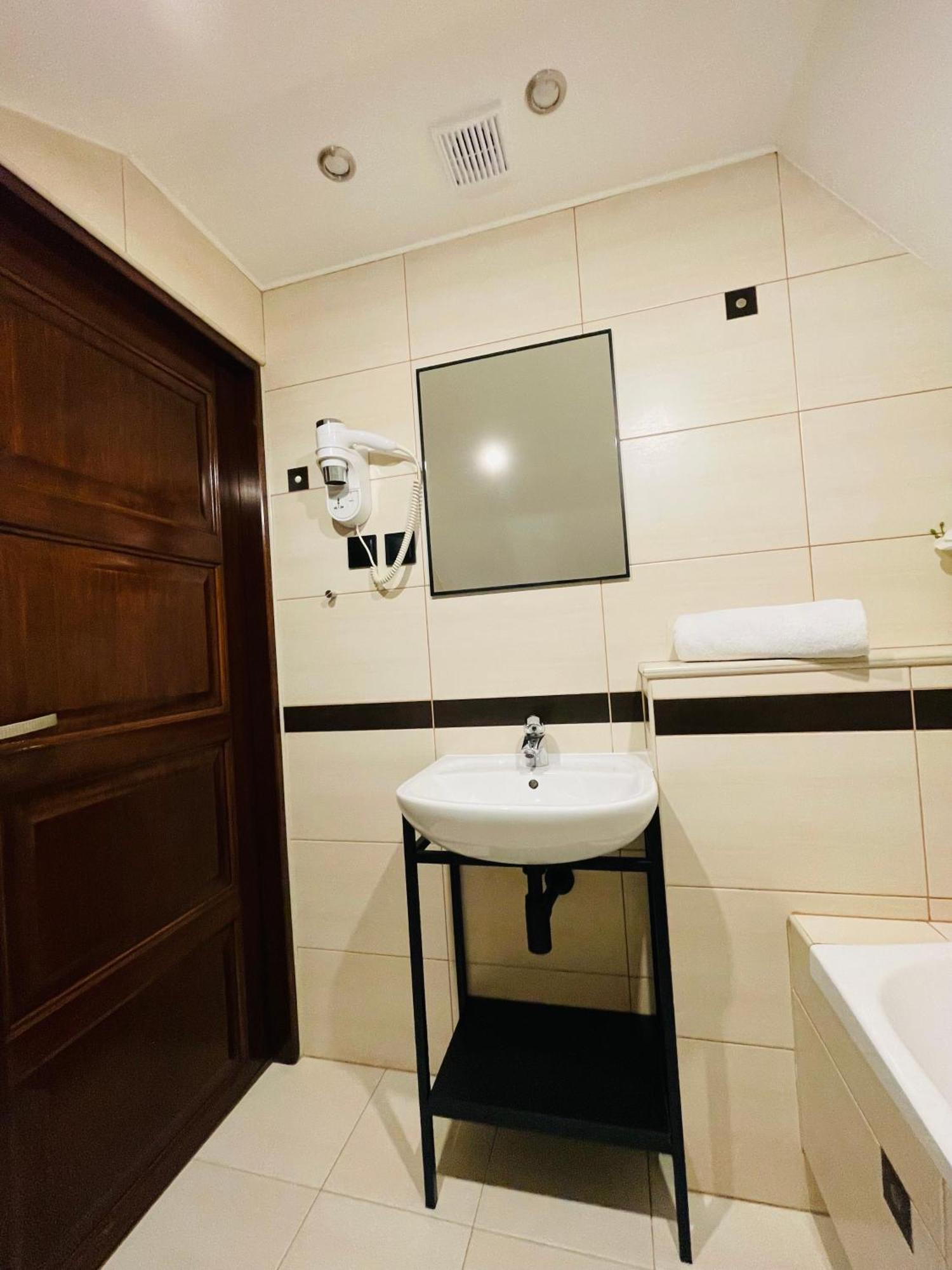 Hotel Millennium Przasnysz Buitenkant foto